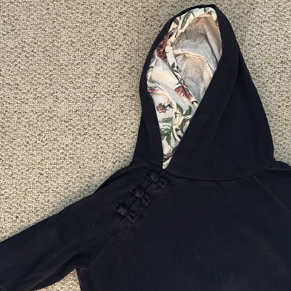 sweatshirt - Picture 2 of 5